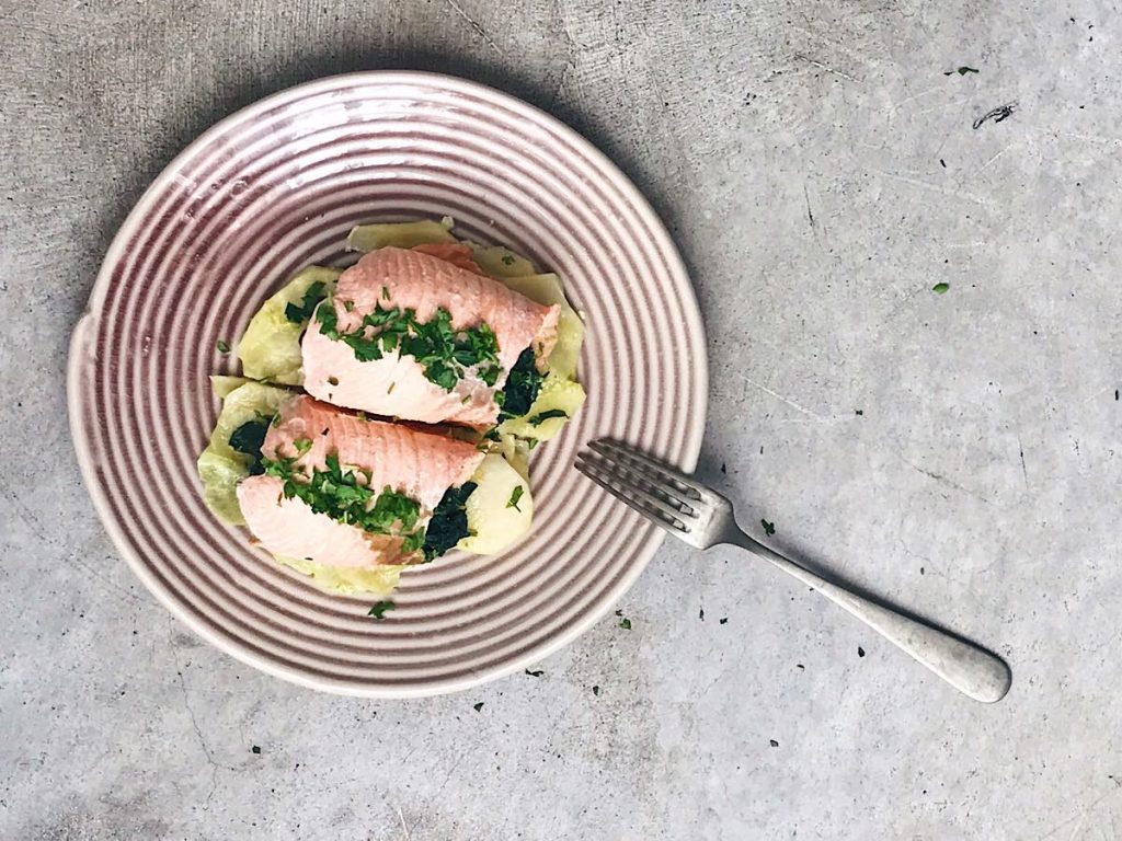 salmón con espinacas en microondas
