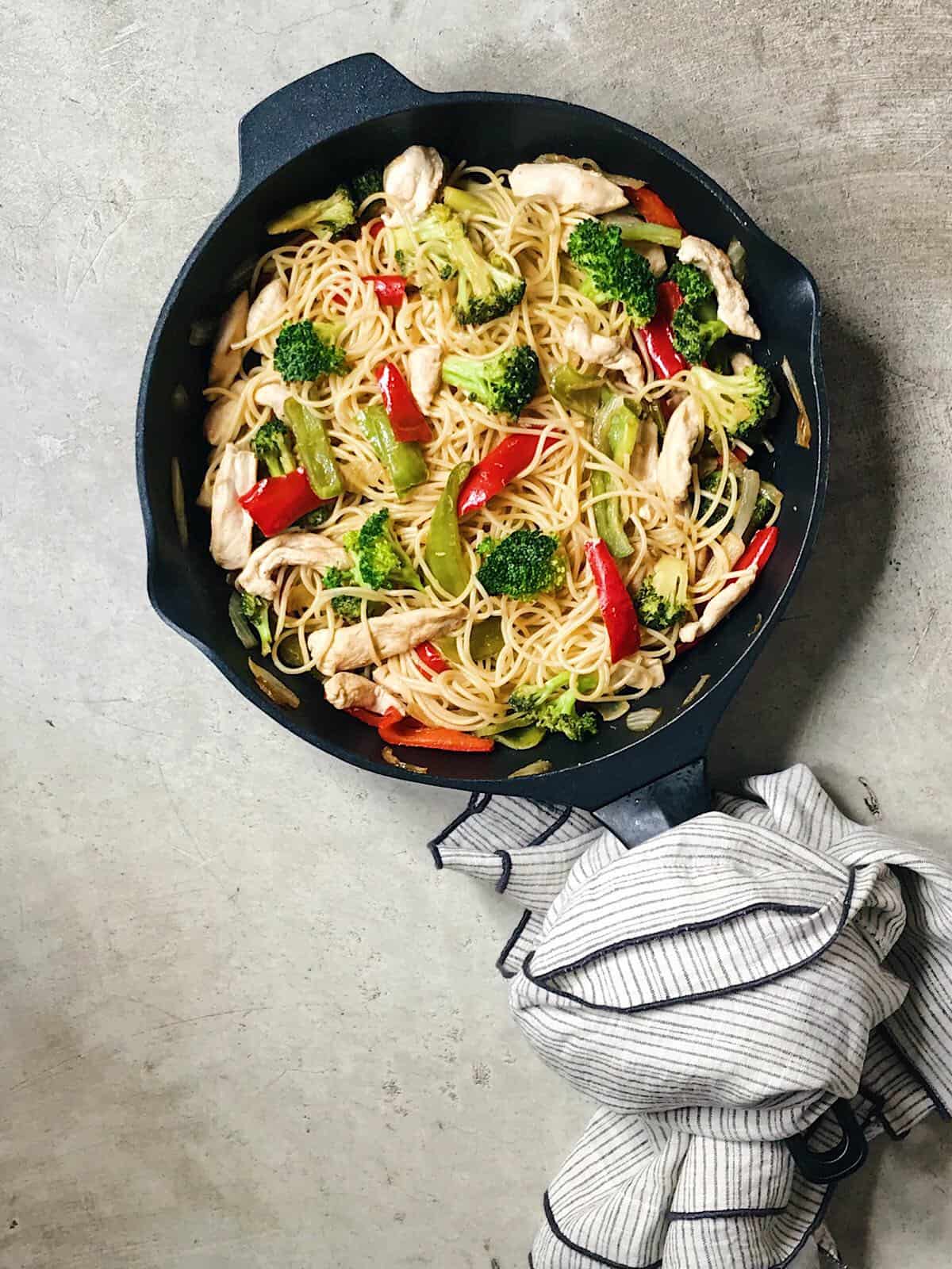 espaguetis con pollo y verduras