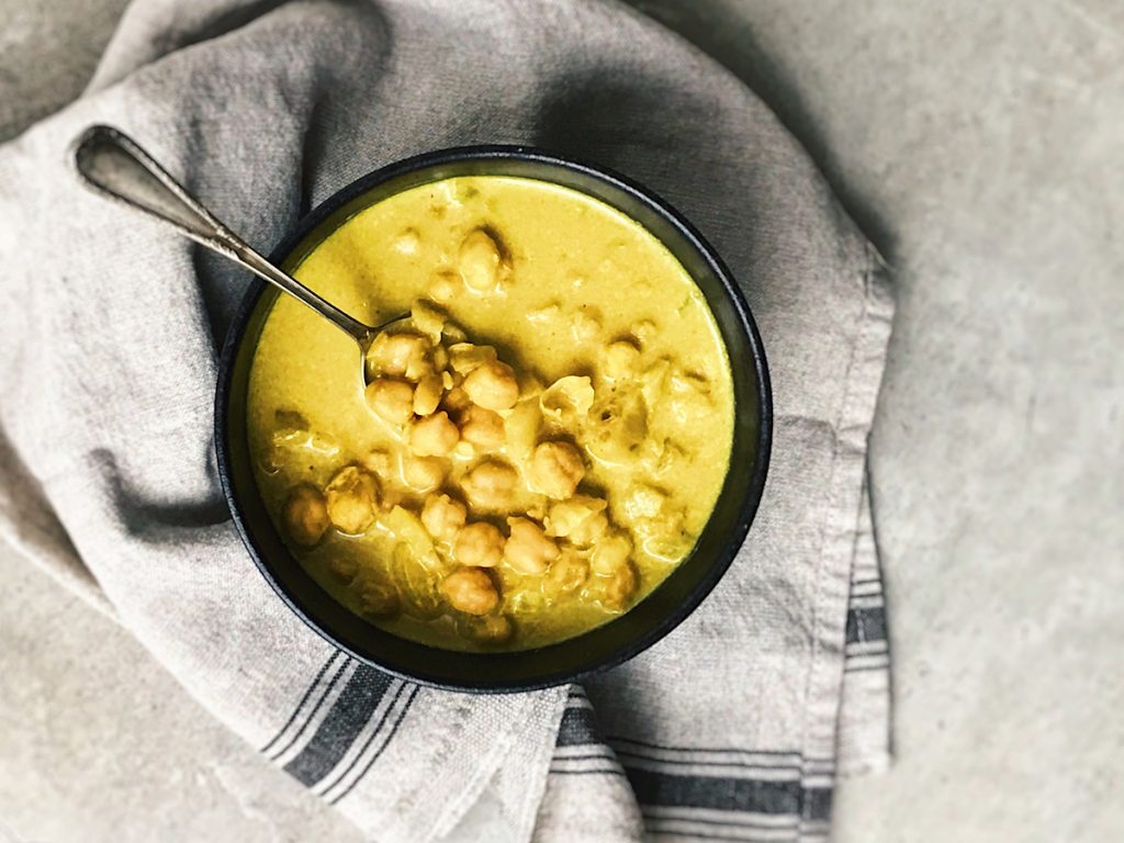 sopa de garbanzos con curry