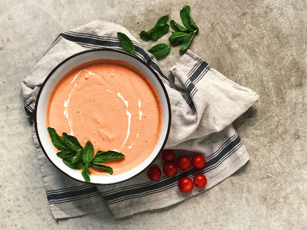 sopa griega de tomate y yogur